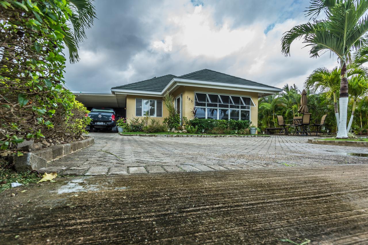 הוילה Ocho Rios Under The Palms מראה חיצוני תמונה